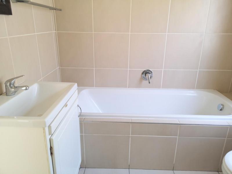 To Let 2 Bedroom Property for Rent in Table View Western Cape